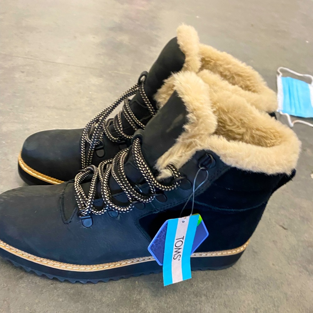 TOMS MOJAVE MS10016803 weather proof black suede and nubuck leather boots